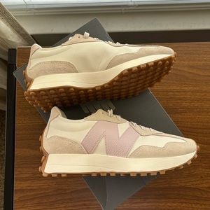 NEW NEVER WORN size 7.5 New Balance 327 sneakers